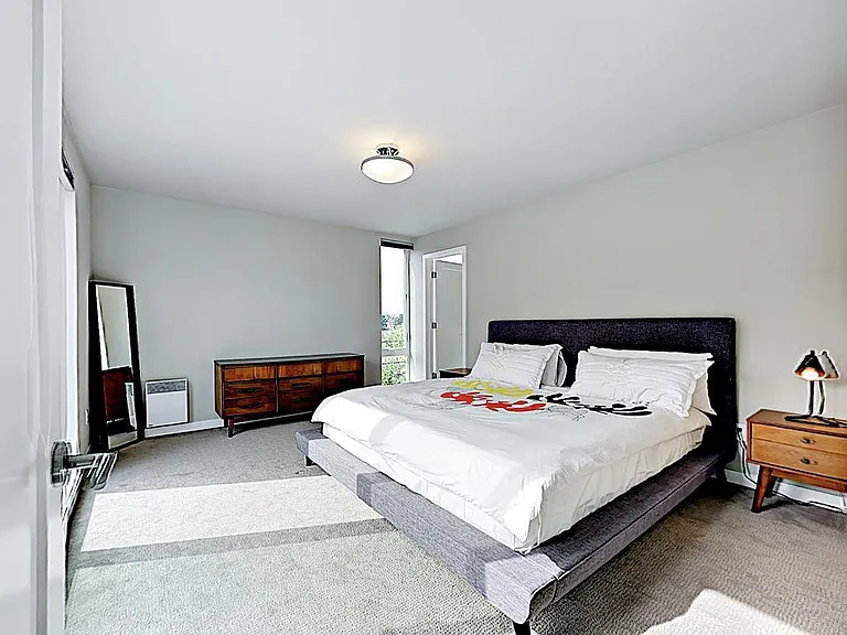 2806 S Charles St #D — Photo 17