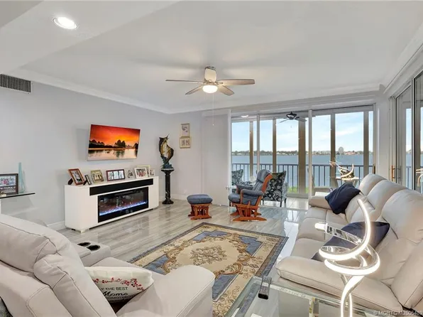 1140 SW Chapman Way APT 401, Palm City, FL 34990