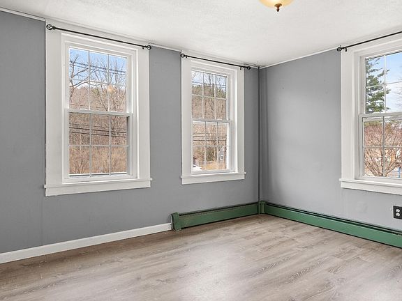 5th image of 3186 Main St