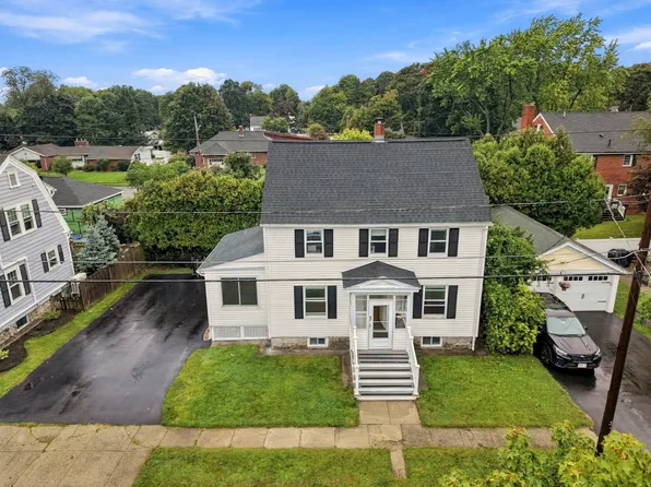 31 Lura St, Lowell, MA 01851