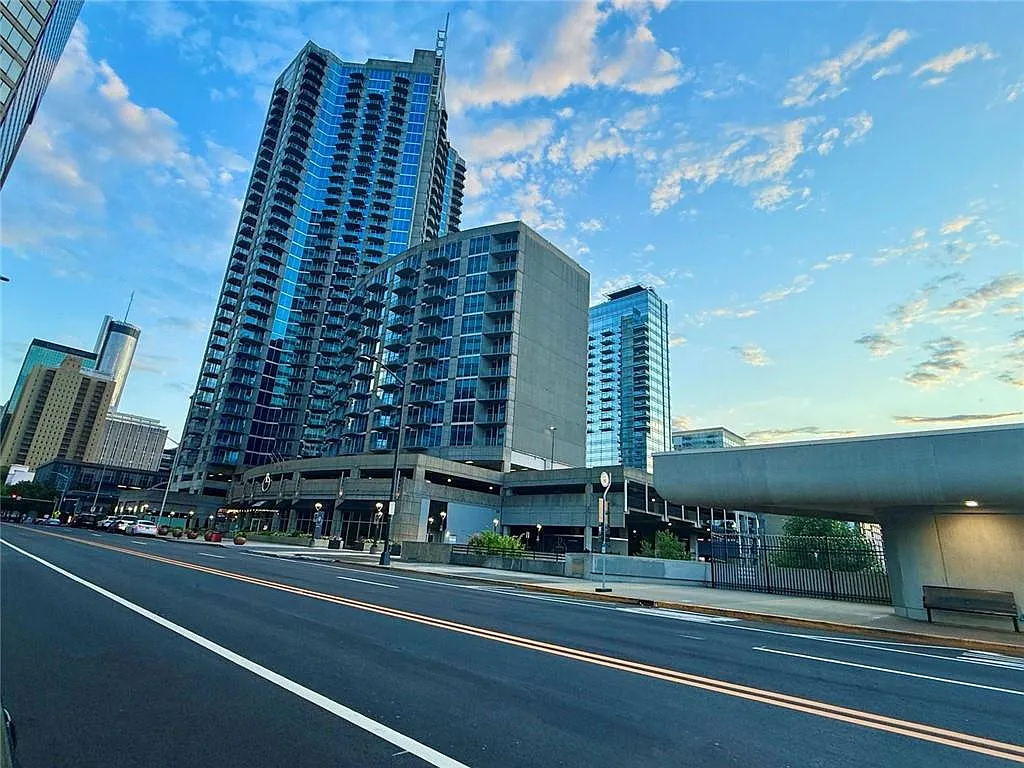 2 bed, 2.0 bath, 1075 sqft, $2,690 — Photo 3