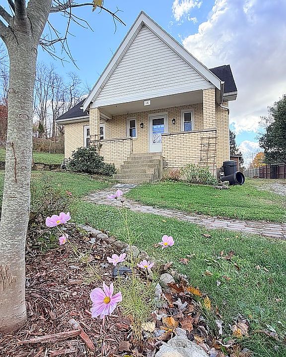 Beautiful curb side appeal!