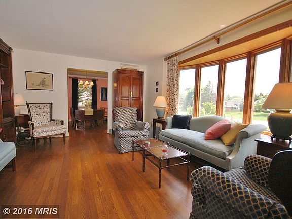 Living Room with stunning bay window