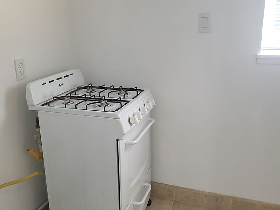 5th image of 1324 Addison St APT 1
