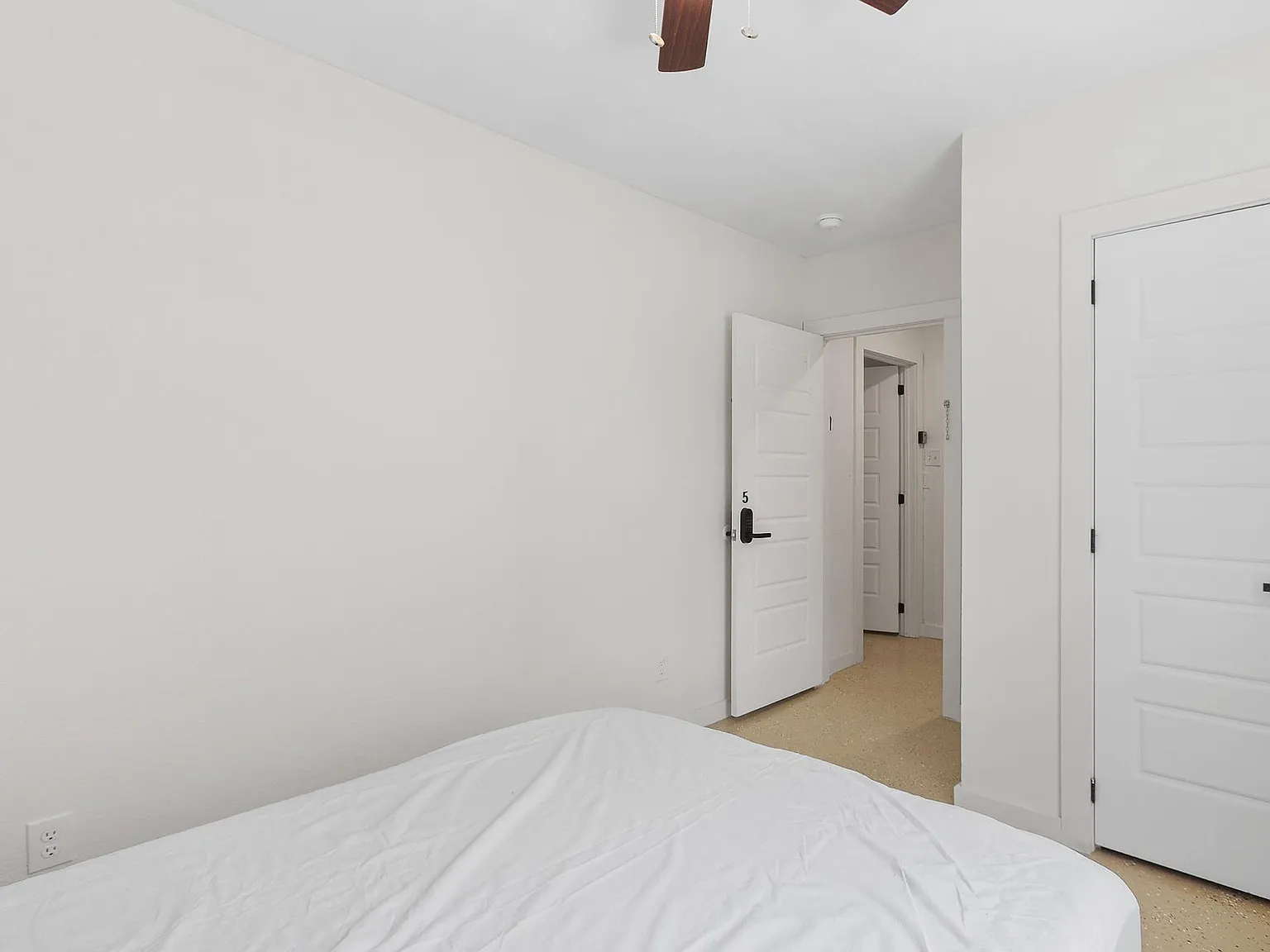 4 bed, 3.0 bath, 2450 sqft, $685 — Photo 2