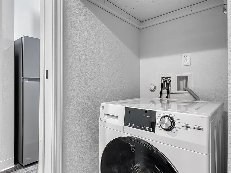 304 S Maryland Pkwy #5 — Photo 2