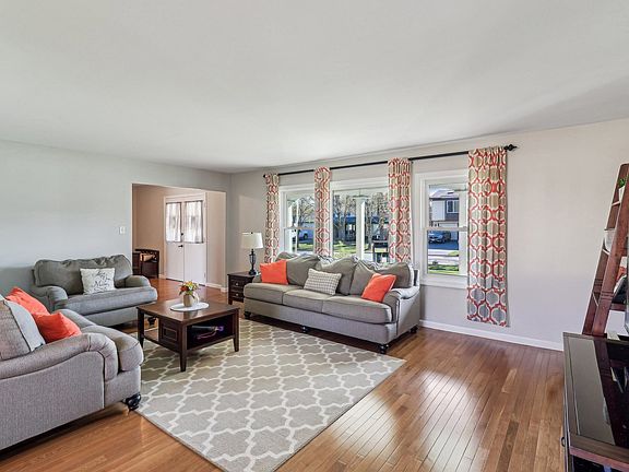 5th image of 405 King Arthur Ct