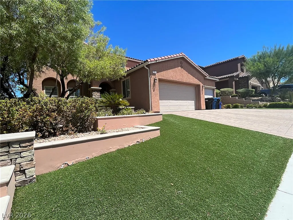 5 bed, 3.0 bath, 3639 sqft, $3,600 — Photo 2