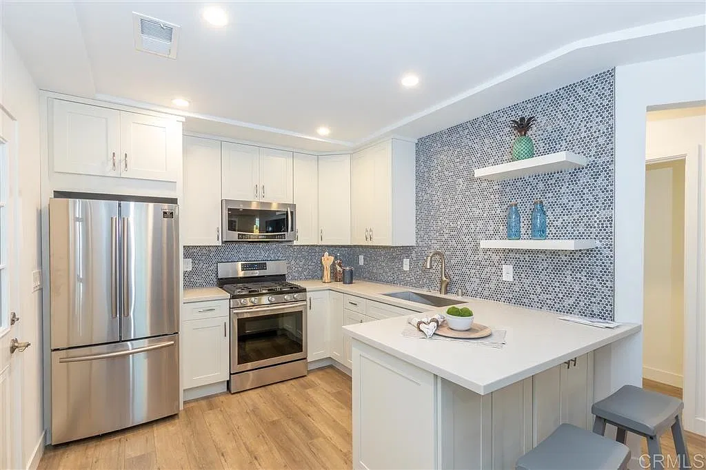 3 bed, 1100 sqft, $3,895 — Photo 4