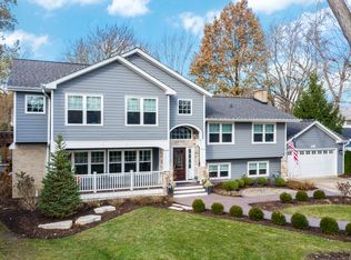 215 Sandalwood Dr, Naperville, IL