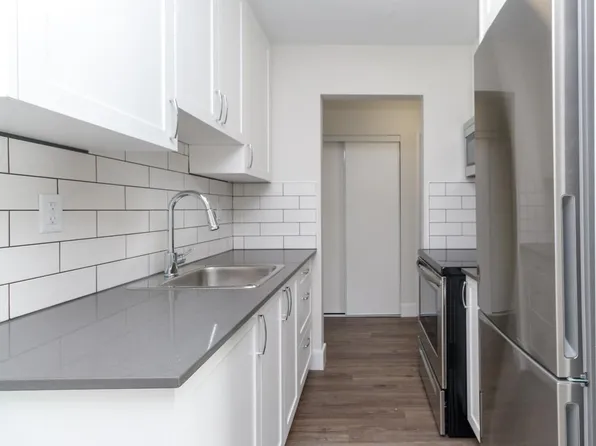 1928 Lee Ave #404, Victoria, BC V8R 4W8