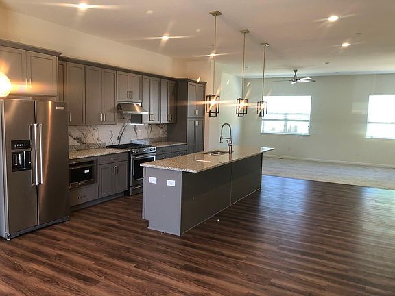 3rd image of 791 Promenade Dr