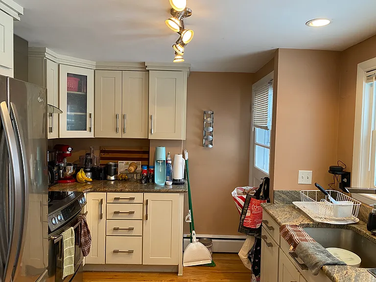 53 Dickson Ave — Photo 3