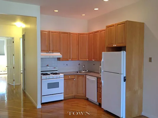 Rented by Town Residential | media 15