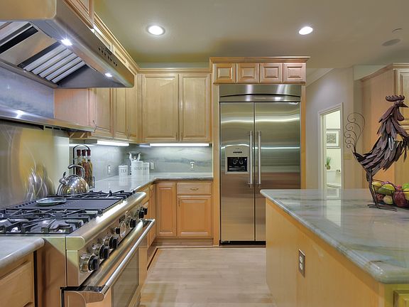 4th image of 1485 Country Club Dr