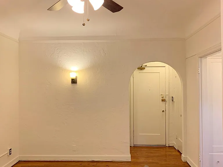 654 S Detroit St #306 — Photo 17