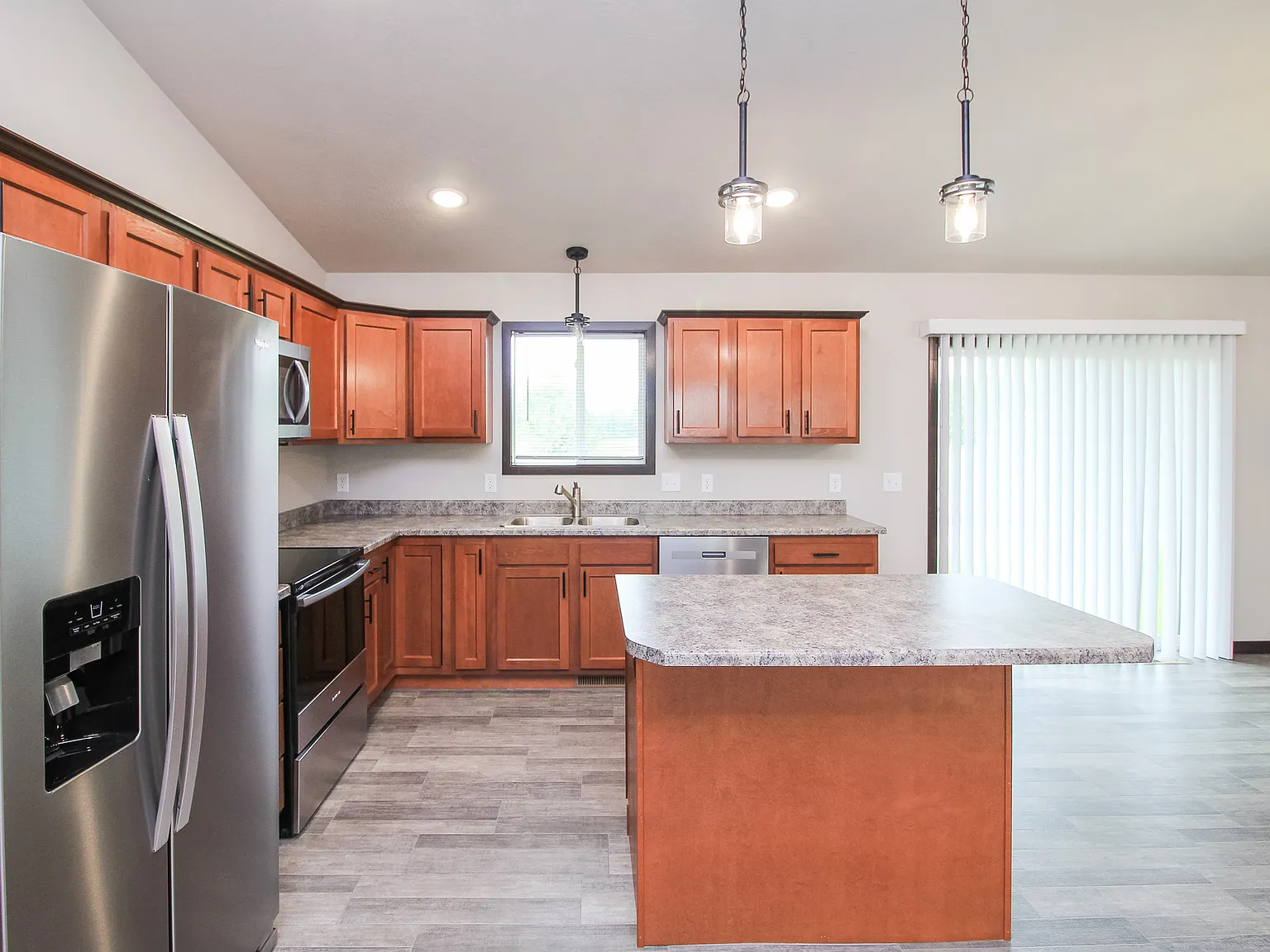 3 bed, 1400 sqft, $1,625 — Photo 3