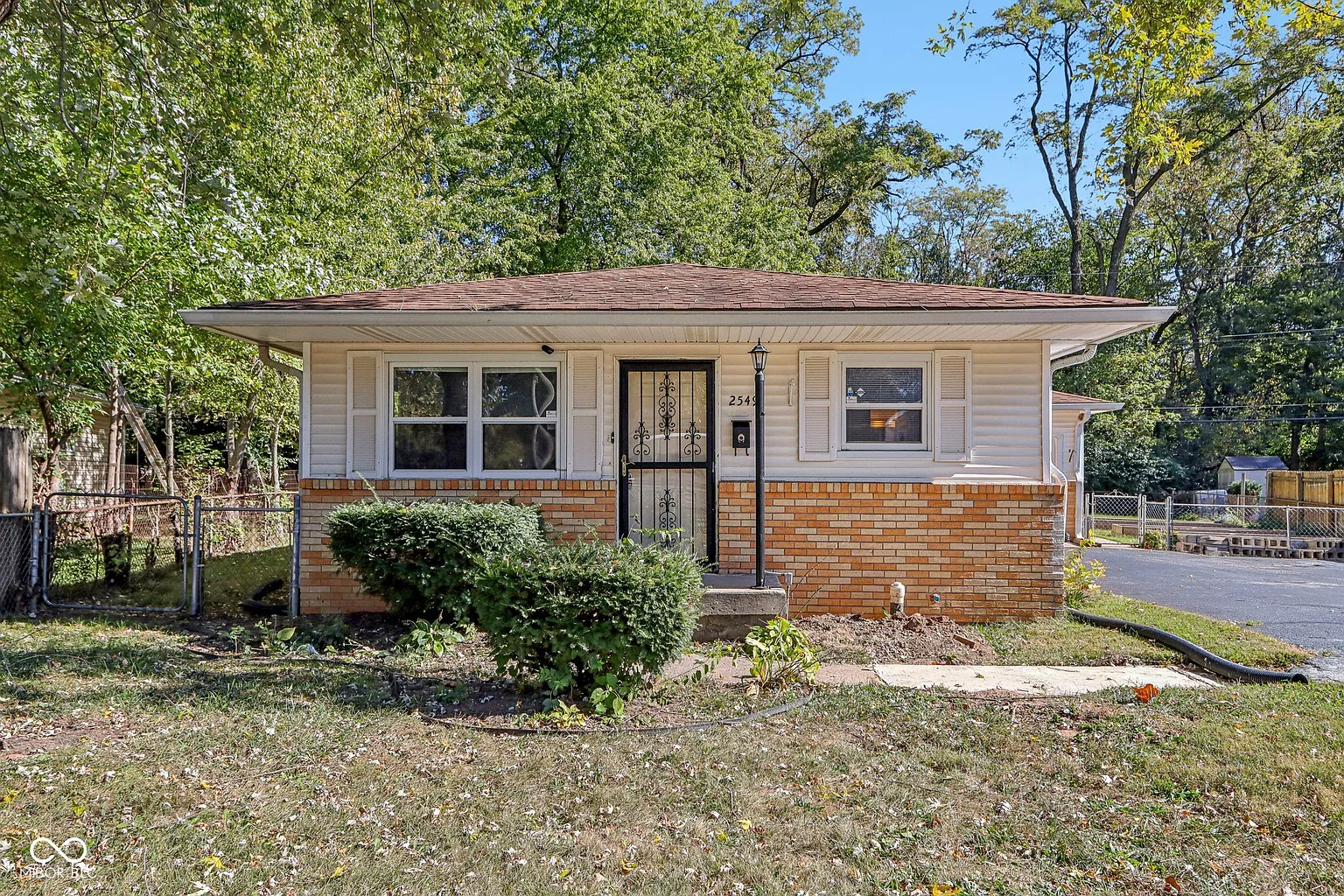 2549 Winfield Ave photo 1