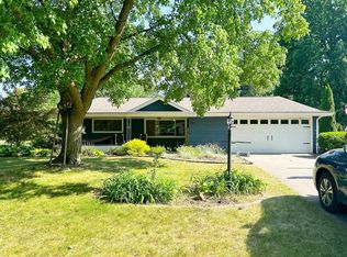 17476 Parker Dr, South Bend, IN 46635