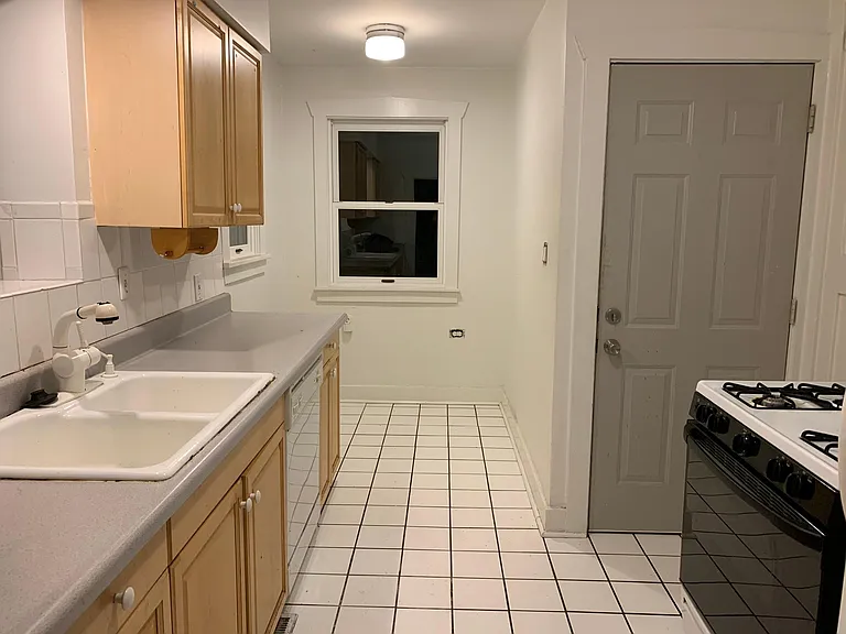 2225 S Logan St — Photo 2