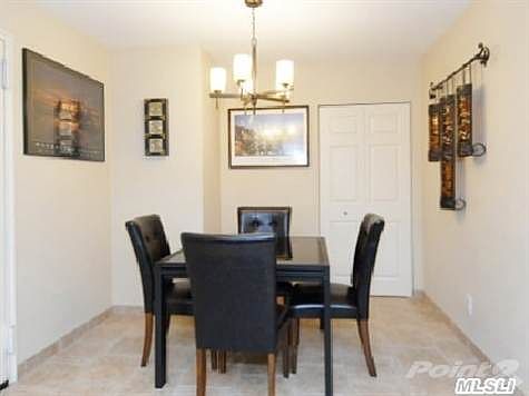 5th image of 2914 139th St APT 6G