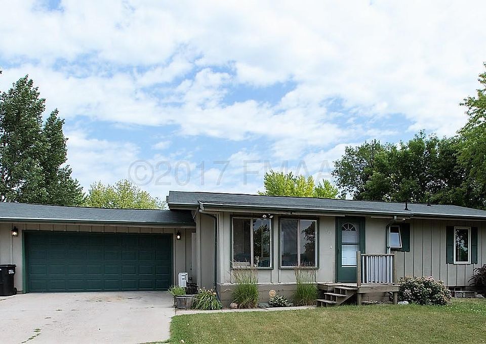 1st image of 922 7th Ave W