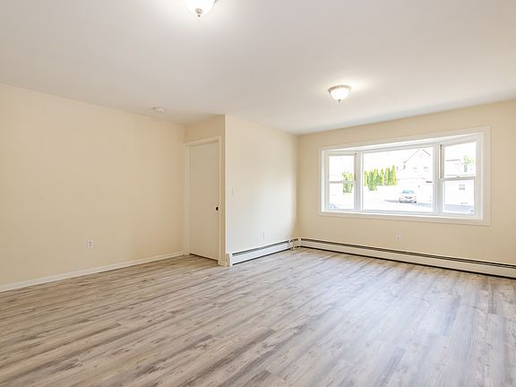 5th image of 131 Banta Ave #1A