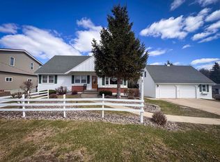 609 5th St NW, Waukon, IA 52172