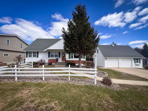 609 5th St NW, Waukon, IA 52172