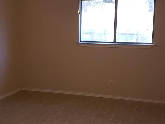 3rd image of 1523 Estancia