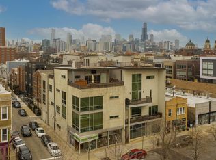 1555 W Pearson St APT E, Chicago, IL 60642