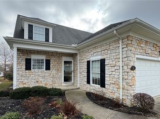 9 Sandridge Ln, Willoughby, OH