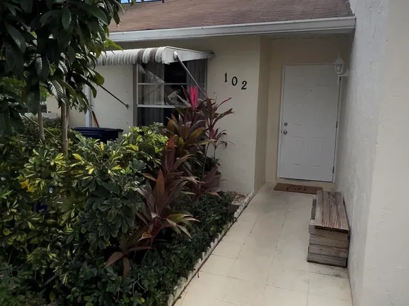 102 Pinewood Court, Jupiter, FL 33458