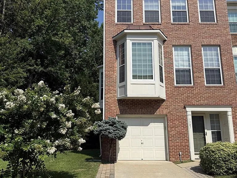 7507 Lamoyne Ct — Photo 1
