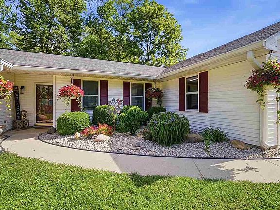 3rd image of 718 Hidden Valley Ln