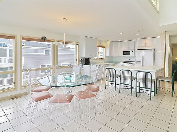 5th image of 208 South East 31st Street
