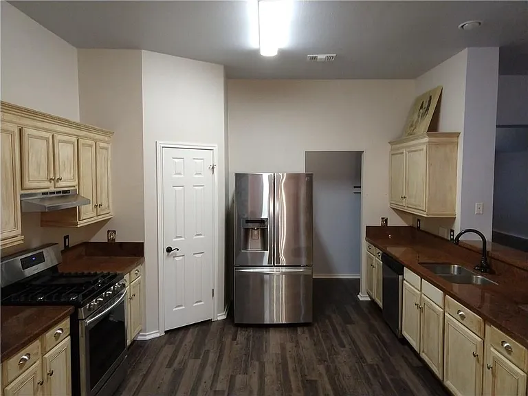 1007 Russwood Cv — Photo 2