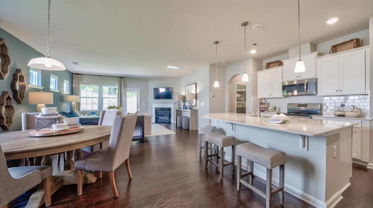 4 bed, 3.5 bath, 2800 sqft, $2,745 — Photo 3