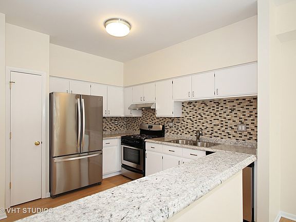4th image of 1427 Golfview Dr