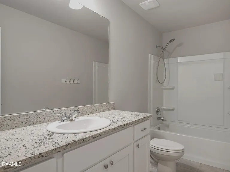 200 S Lakepointe Dr — Photo 22