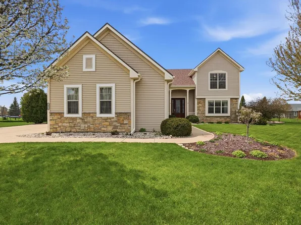 1470 Waters Edge DRIVE, Oconomowoc, WI 53066