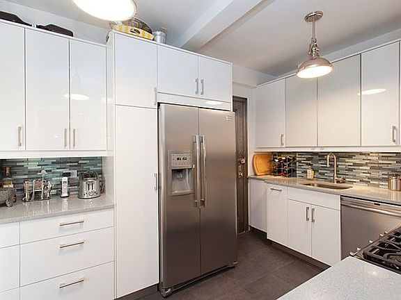 3rd image of 140 E 81st St APT 6G