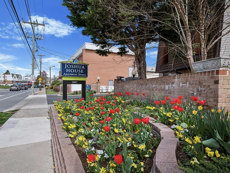 Joshua House — Photo 16
