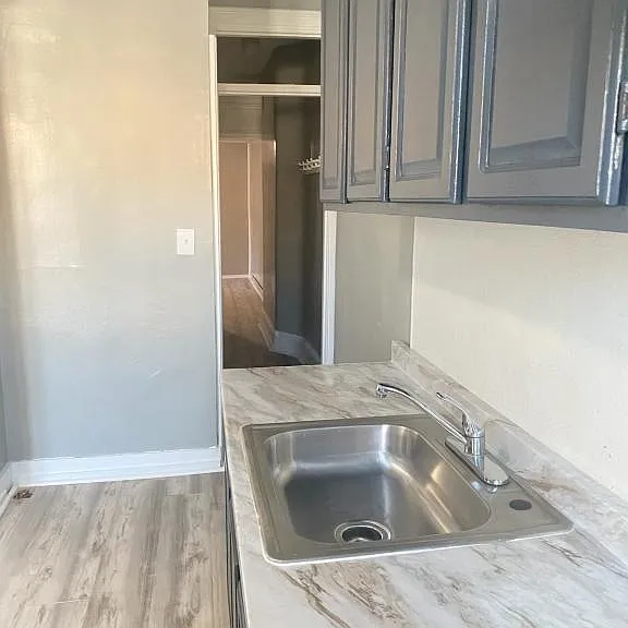 215 S 5th St #2R — Photo 8