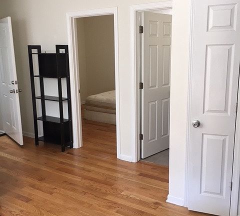 3rd image of 904 N Campbell Ave