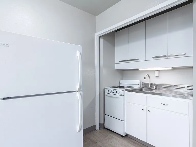The Lee Apartments — Photo 14