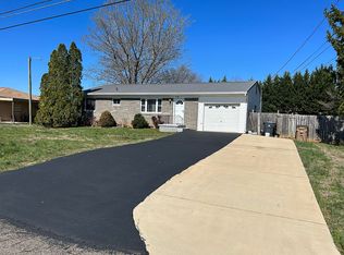 2009 Radiance Dr, Knoxville, TN 37912