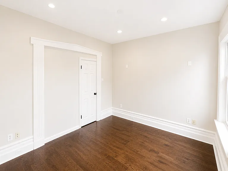 500 Park Ave — Photo 18