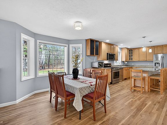 5th image of 155 Brook St