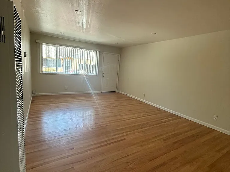 1244 Martha Way — Photo 6